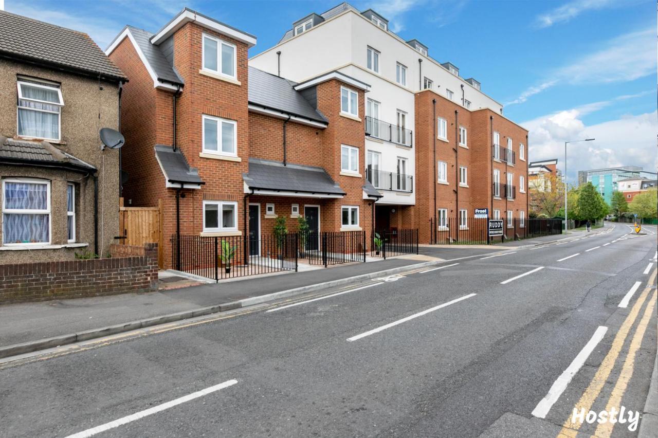 Turtle And Rabbit - Comfortable And Spacious Houses Slough Exterior foto